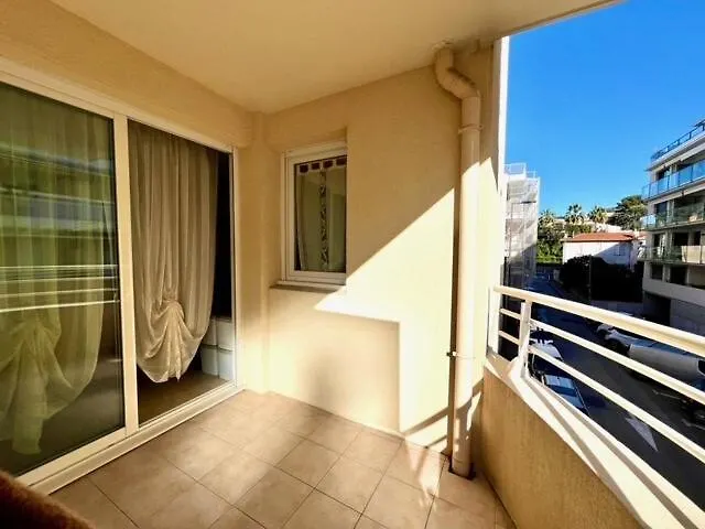 Apartment Very Bright T2 Near Beach Cannes